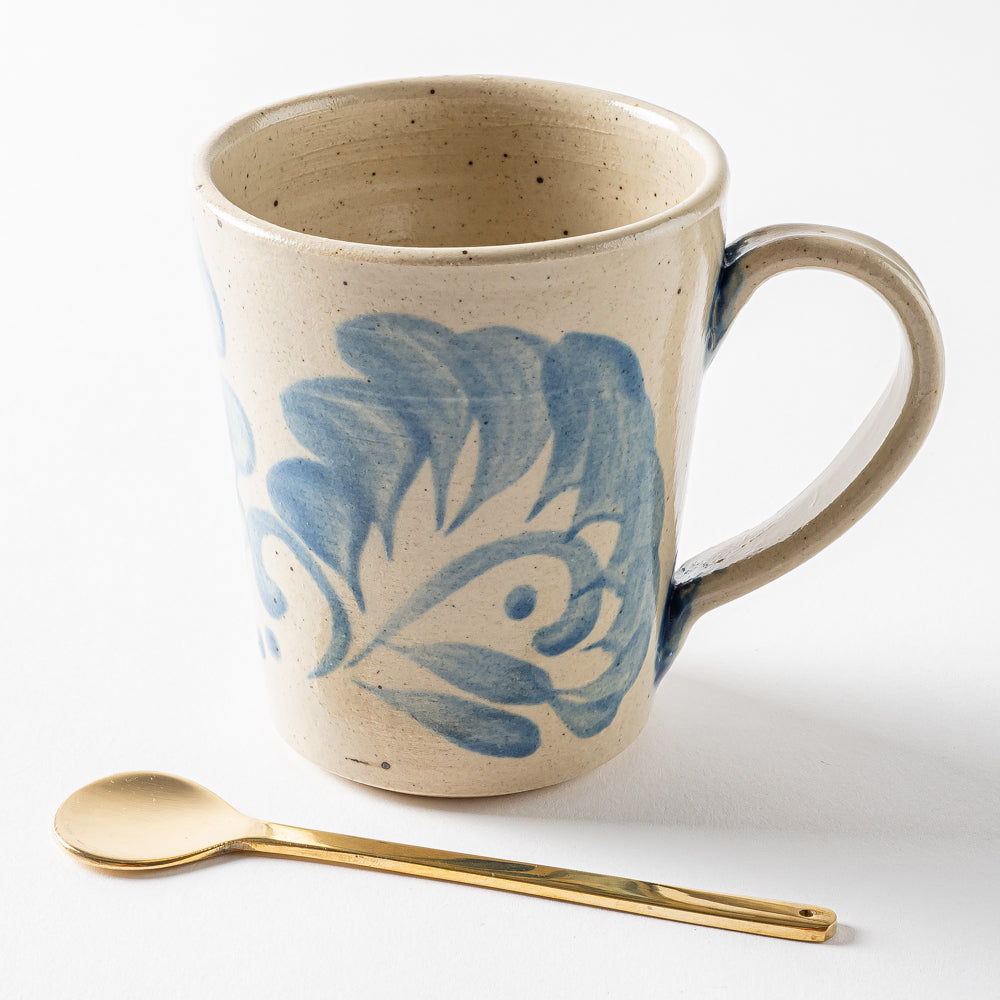 やちむん工房 與那嶺 唐草染付 マグカップ パステルシリーズ(水色) やちむん工房 與那嶺 やちむん