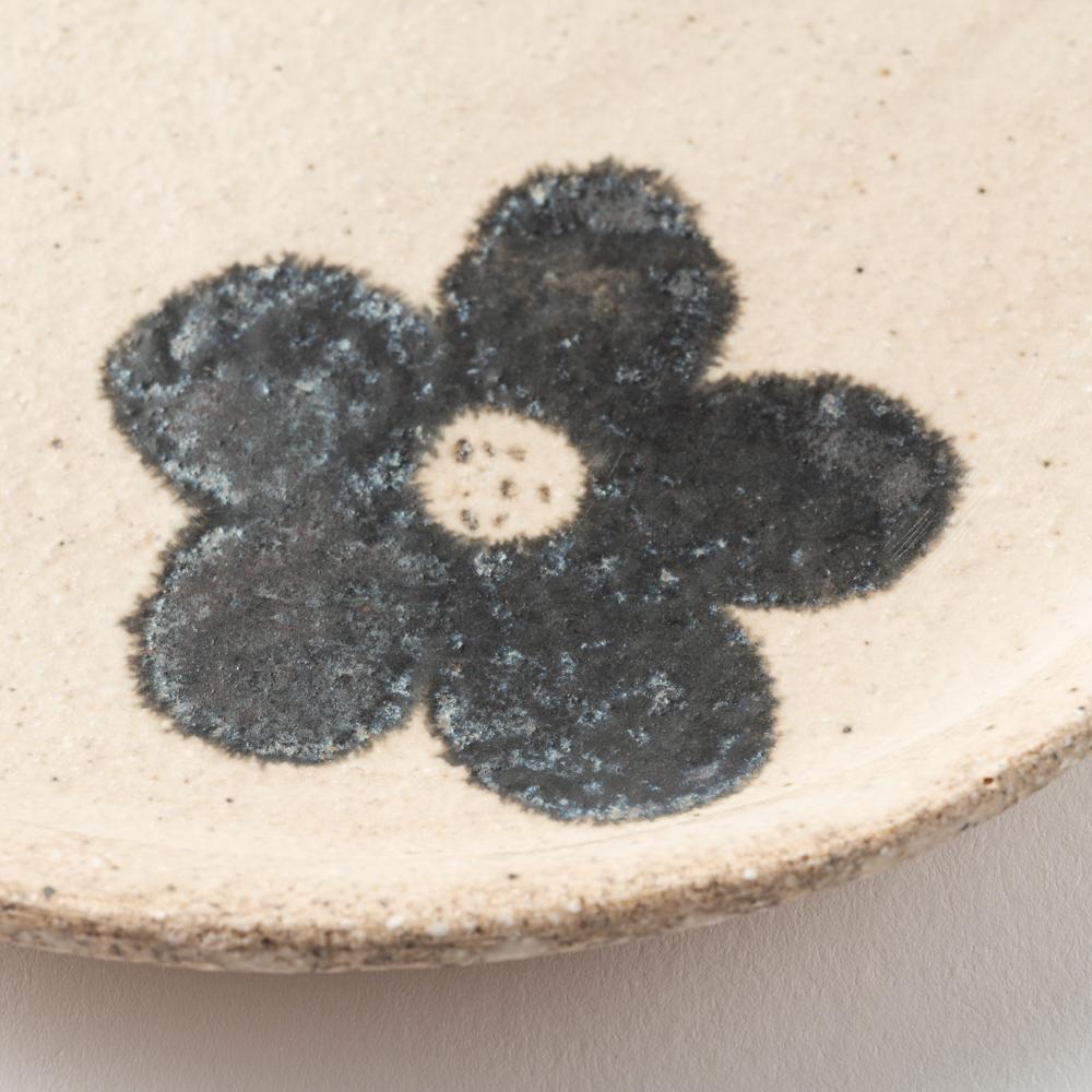 作家 岡村朝子 丸皿 小 flower A 作家 岡村朝子 陶磁器作家もの