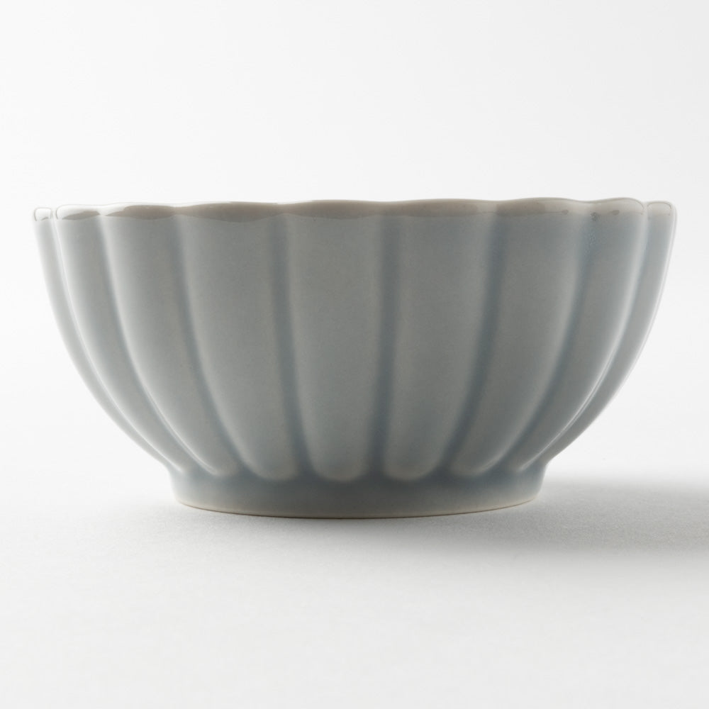 波佐見焼 和山窯 菊型小付(グレー) ¥770 大人の焼き物