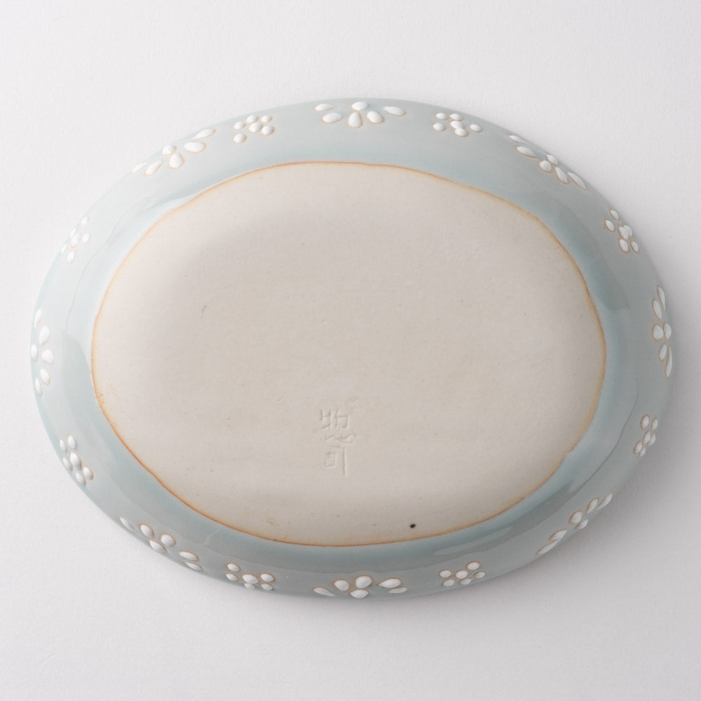 作家 大串真司 青磁小花だ円小皿 作家 大串真司 陶磁器作家もの