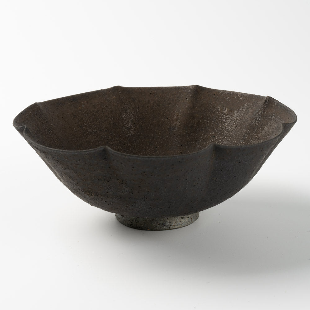 作家 冨部咲喜子 鉄釉輪花小鉢 作家 冨部咲喜子 陶磁器作家もの