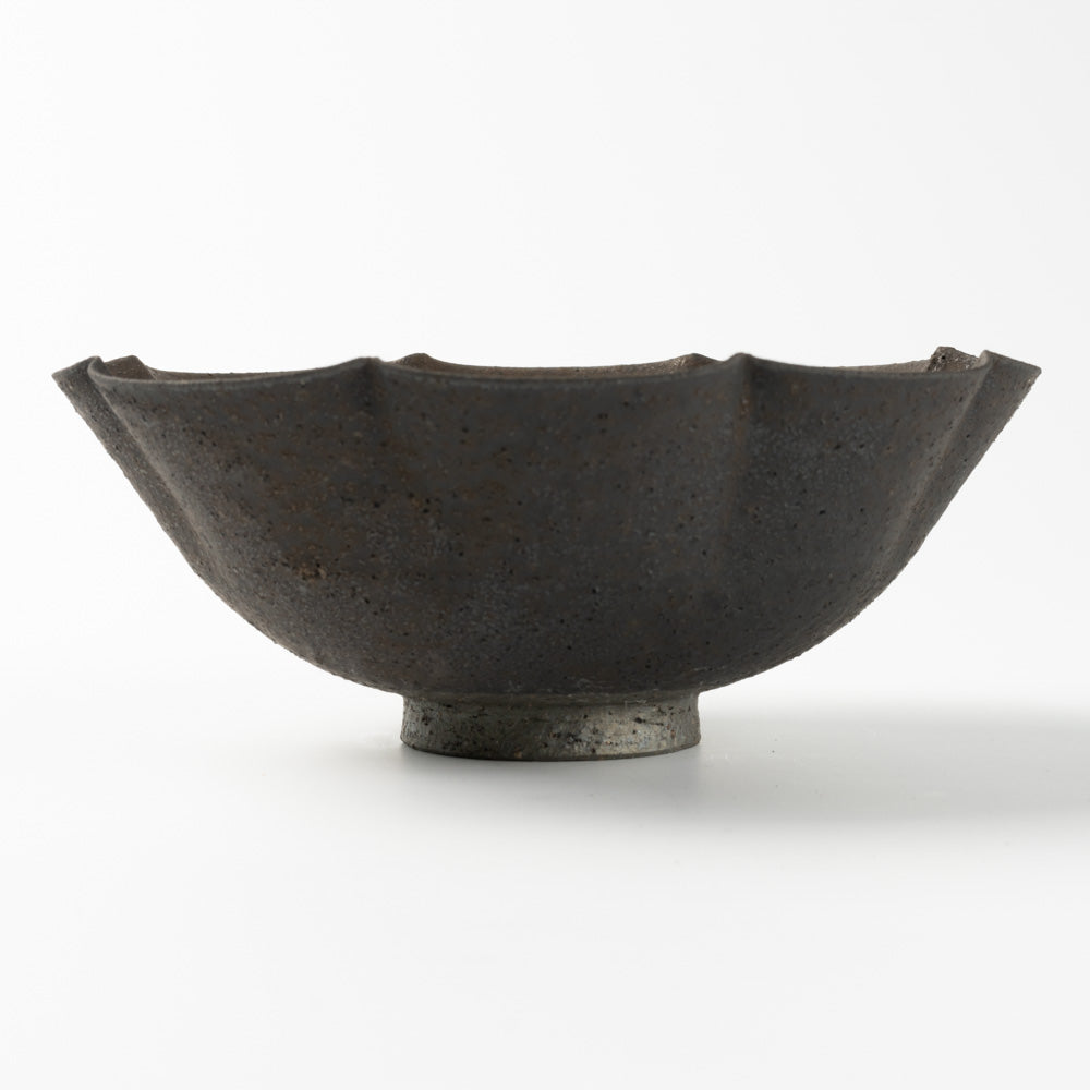 作家 冨部咲喜子 鉄釉輪花小鉢 作家 冨部咲喜子 陶磁器作家もの