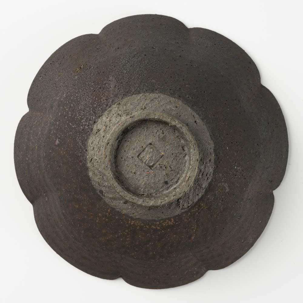 作家 冨部咲喜子 鉄釉輪花小鉢 作家 冨部咲喜子 陶磁器作家もの
