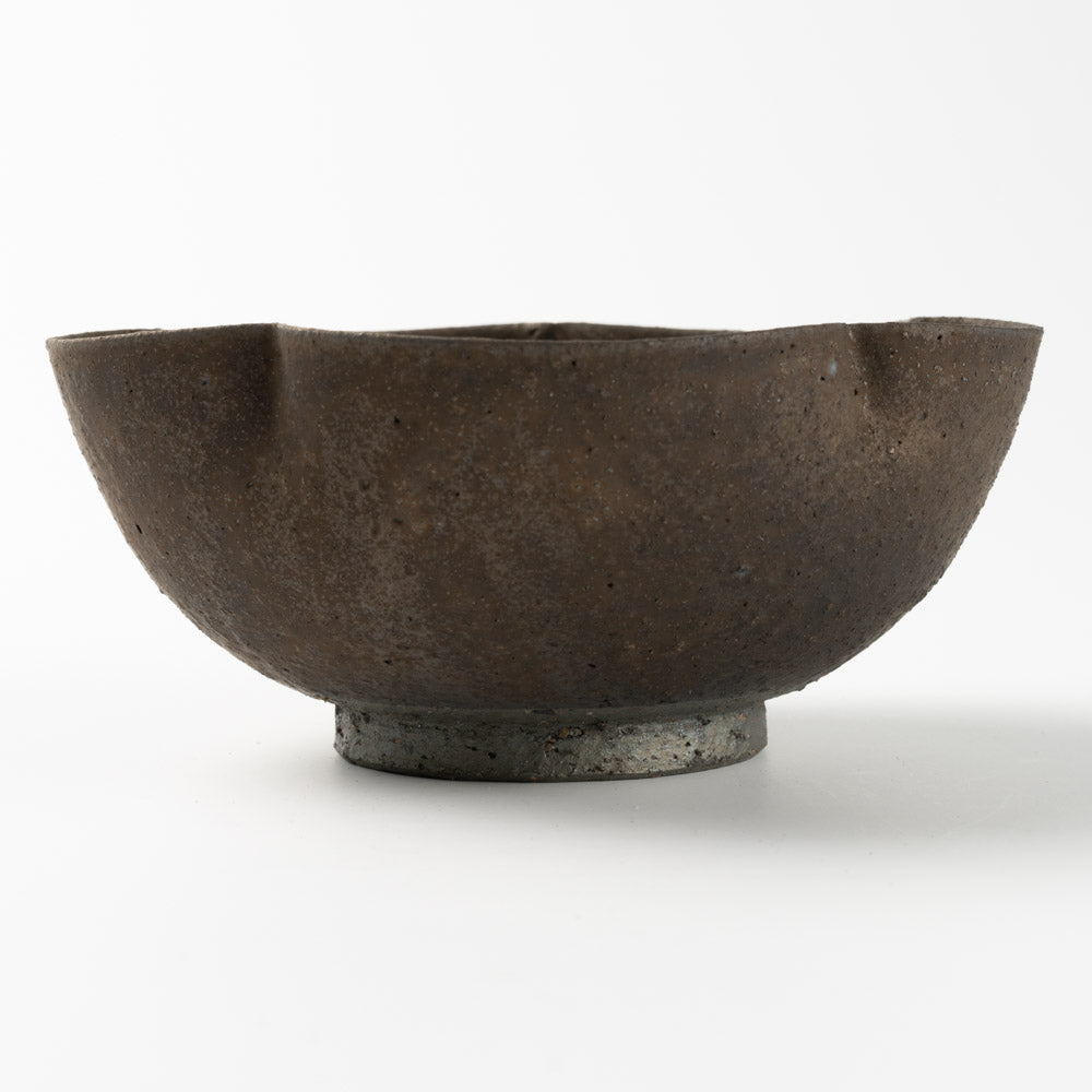 作家 冨部咲喜子 鉄釉梅型小鉢 作家 冨部咲喜子 陶磁器作家もの