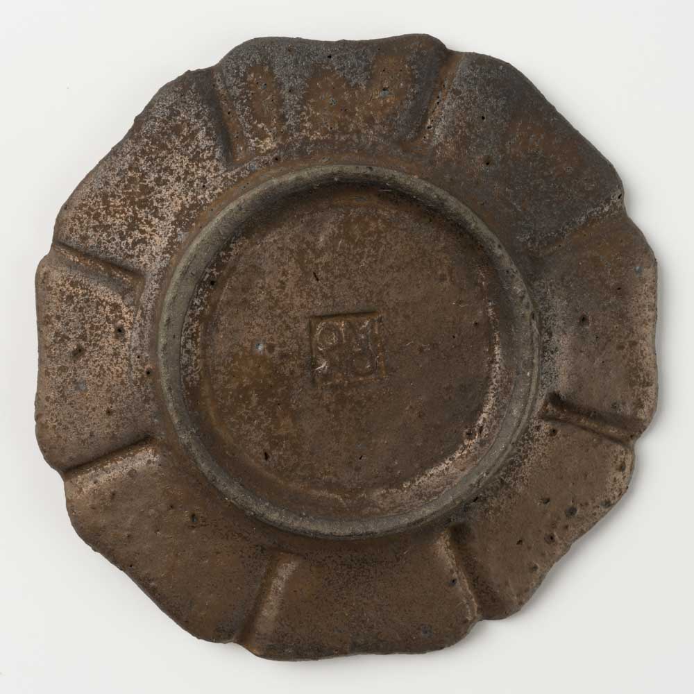 作家 冨部咲喜子 鉄釉リム輪花豆皿 作家 冨部咲喜子 陶磁器作家もの