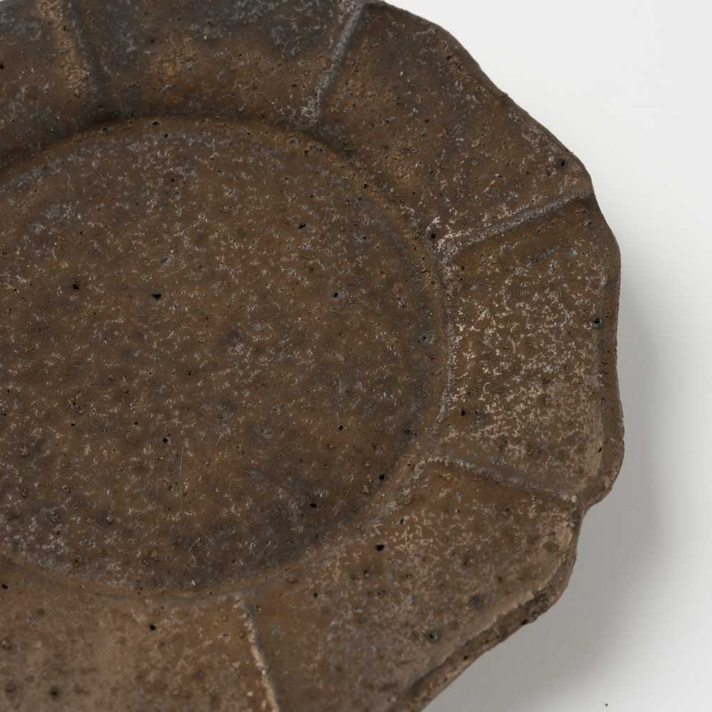 作家 冨部咲喜子 鉄釉リム輪花豆皿 作家 冨部咲喜子 陶磁器作家もの