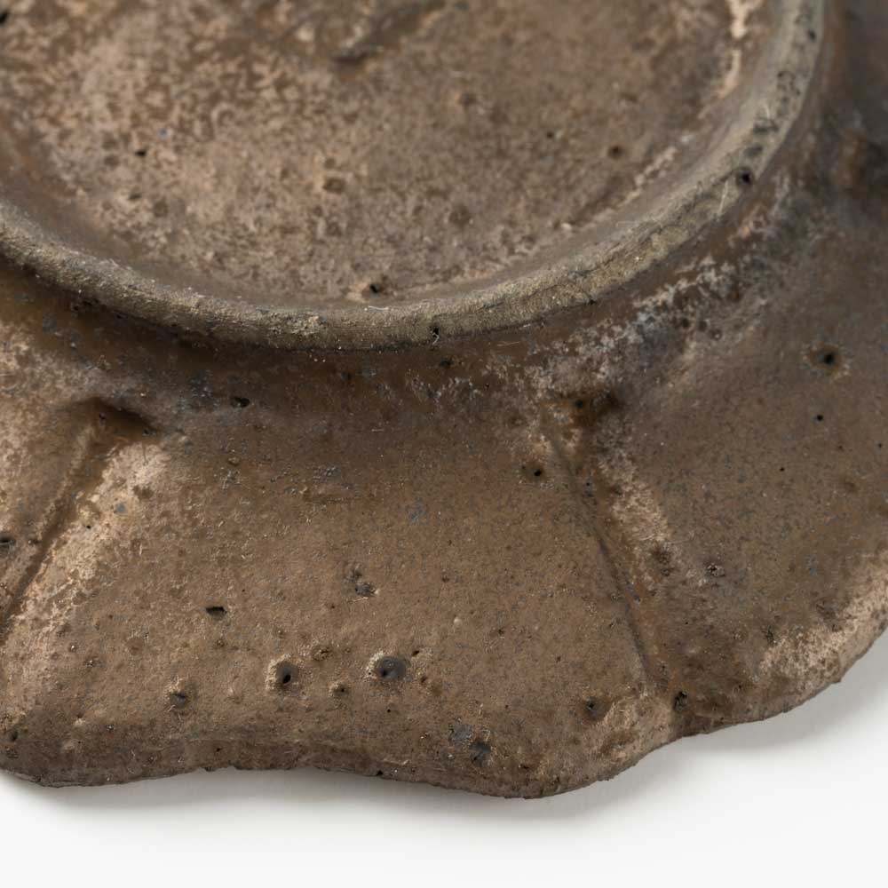 作家 冨部咲喜子 鉄釉リム輪花豆皿 作家 冨部咲喜子 陶磁器作家もの