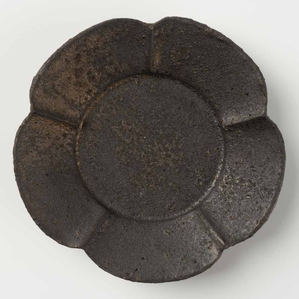 作家 冨部咲喜子 鉄釉梅形豆皿 作家 冨部咲喜子 陶磁器作家もの