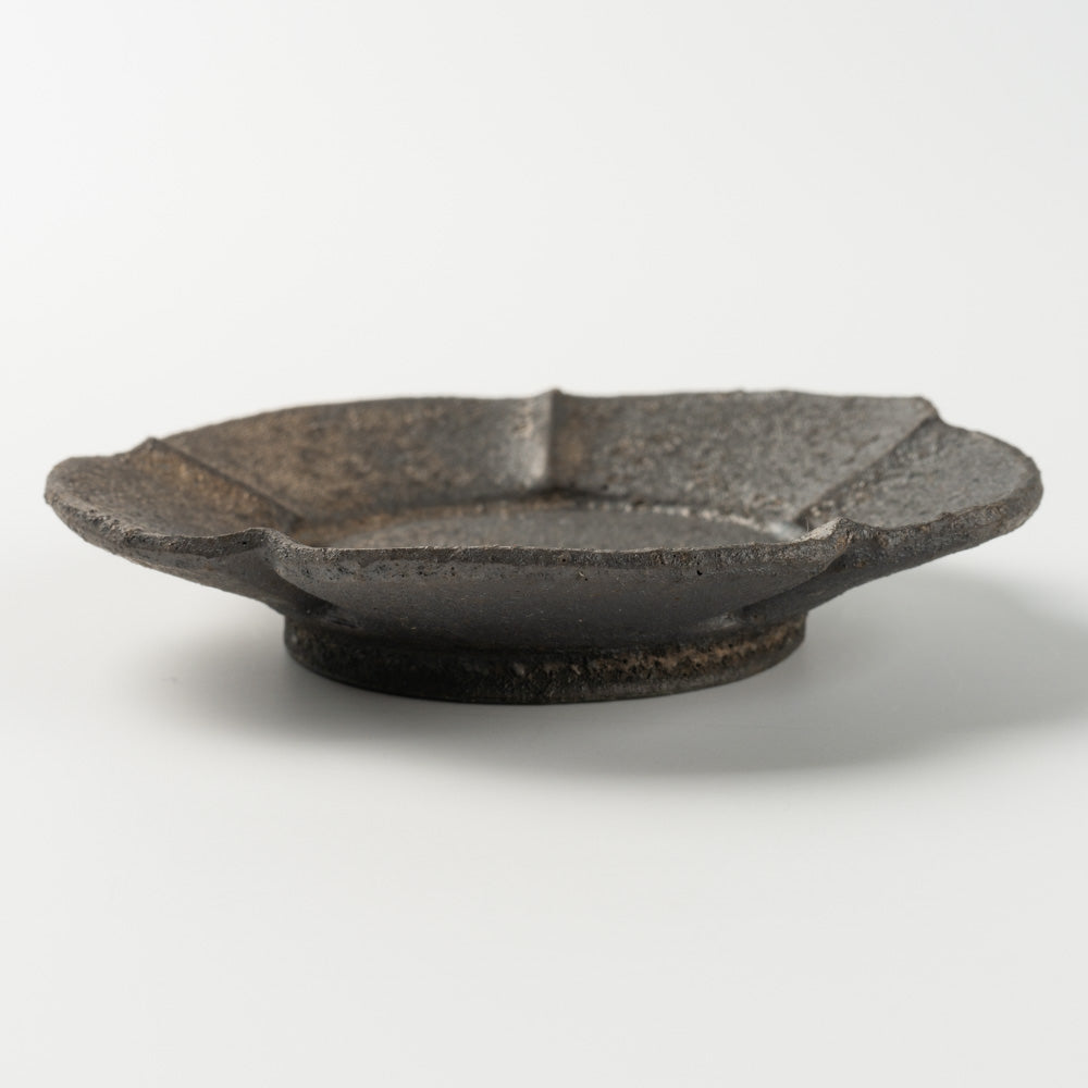 作家 冨部咲喜子 鉄釉梅形豆皿 作家 冨部咲喜子 陶磁器作家もの