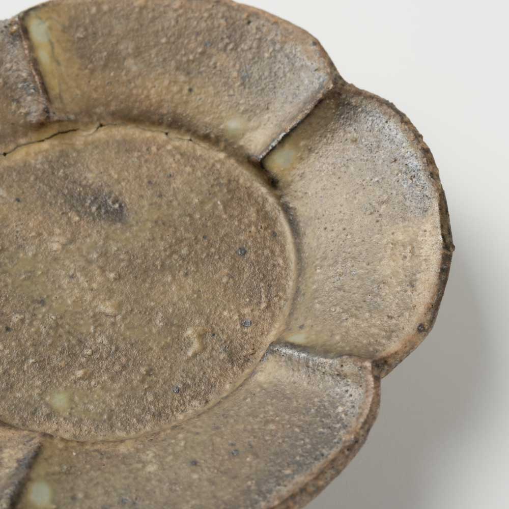 作家 冨部咲喜子 粉引梅形豆皿 作家 冨部咲喜子 陶磁器作家もの