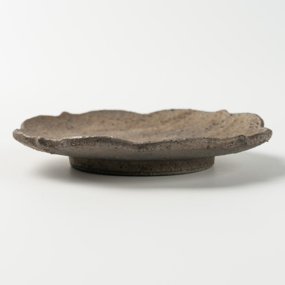 作家 冨部咲喜子 鉄釉木瓜形豆皿 作家 冨部咲喜子 陶磁器作家もの