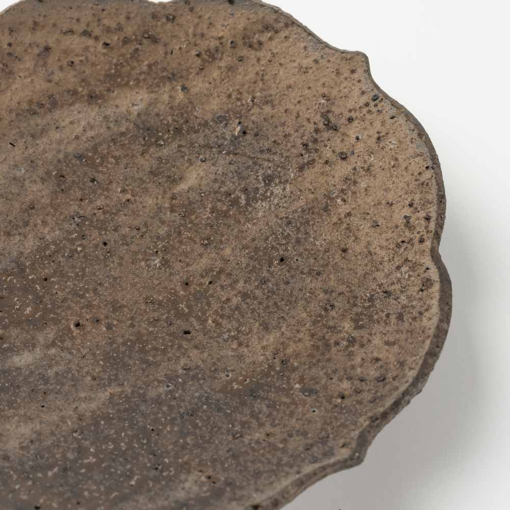 作家 冨部咲喜子 鉄釉木瓜形豆皿 作家 冨部咲喜子 陶磁器作家もの