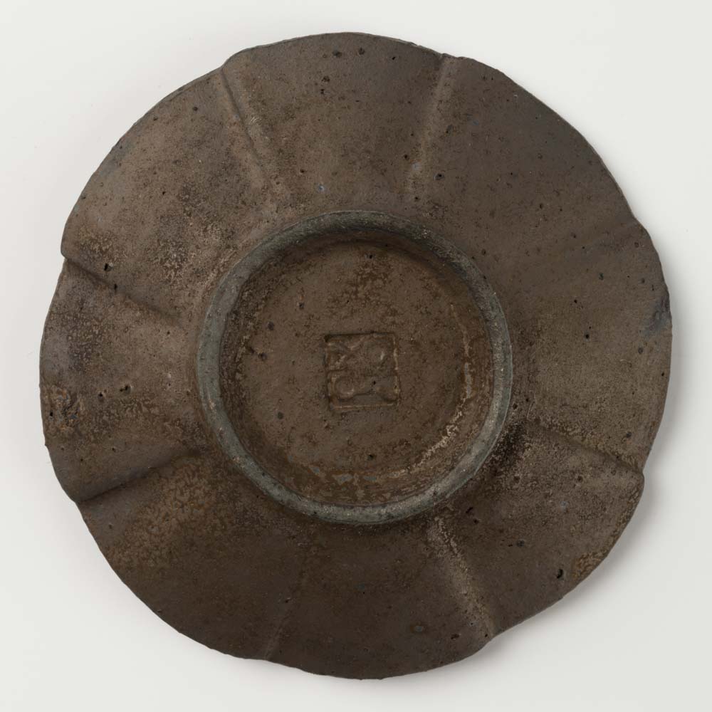 作家 冨部咲喜子 鉄釉八角輪花豆皿 作家 冨部咲喜子 陶磁器作家もの