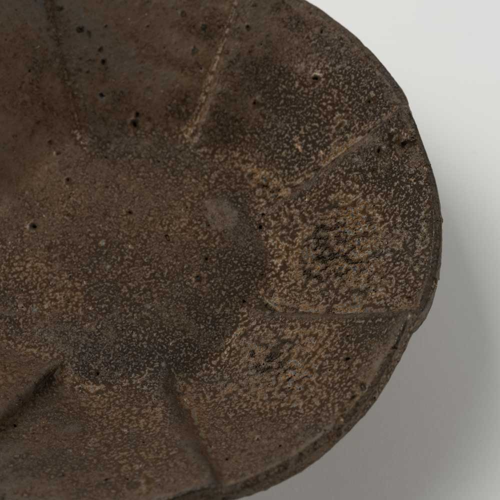 作家 冨部咲喜子 鉄釉八角輪花豆皿 作家 冨部咲喜子 陶磁器作家もの