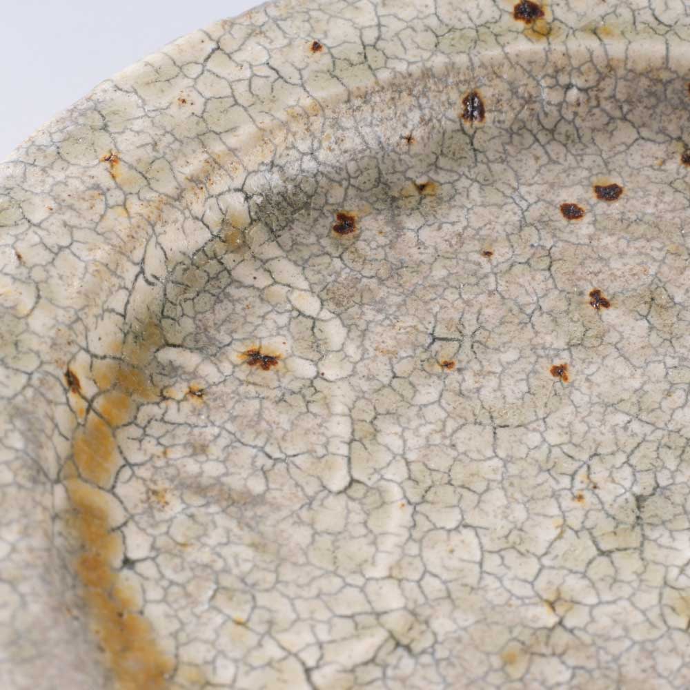 作家 馬渡新平 灰釉ヒビ粉引き リム皿10cm 作家 馬渡新平 陶磁器作家もの