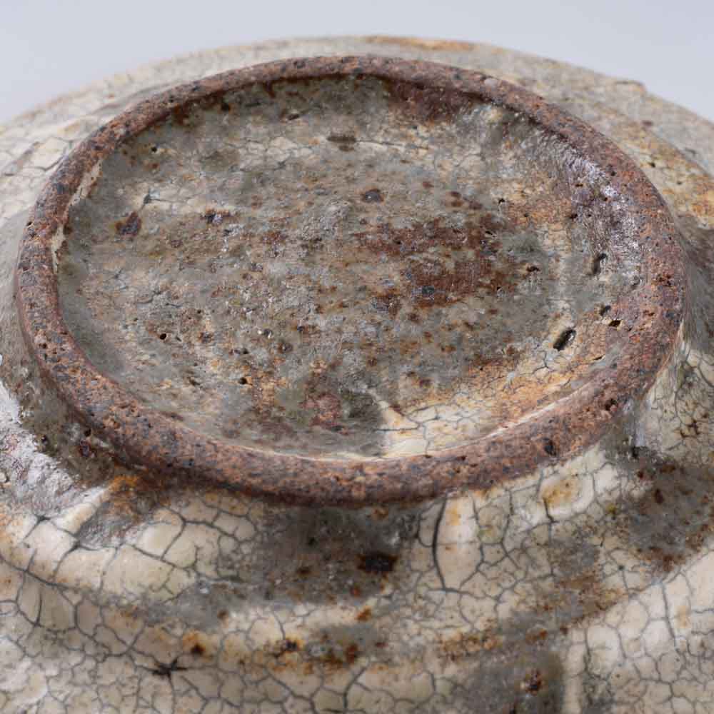作家 馬渡新平 灰釉ヒビ粉引き リム皿10cm 作家 馬渡新平 陶磁器作家もの