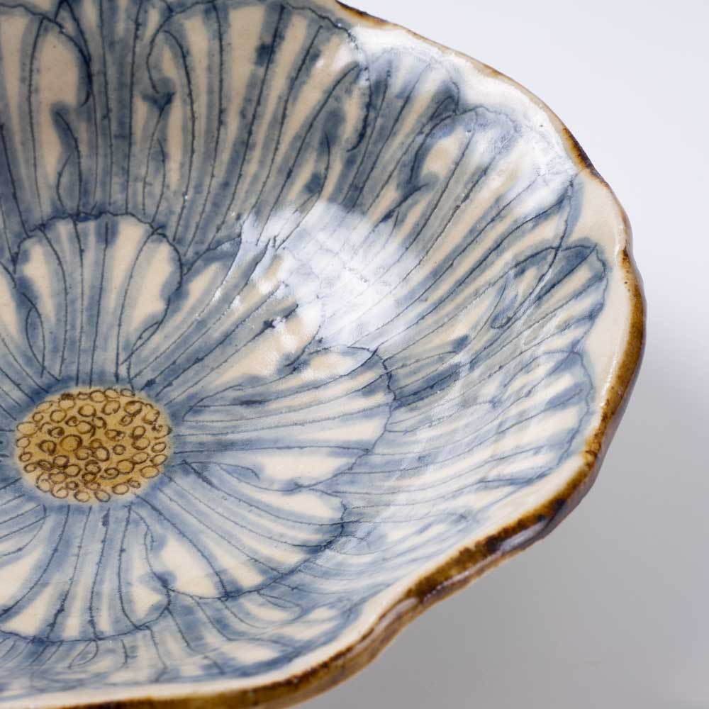作家 加藤芳平 牡丹花 5寸浅鉢(青) 作家 加藤芳平 陶磁器作家もの