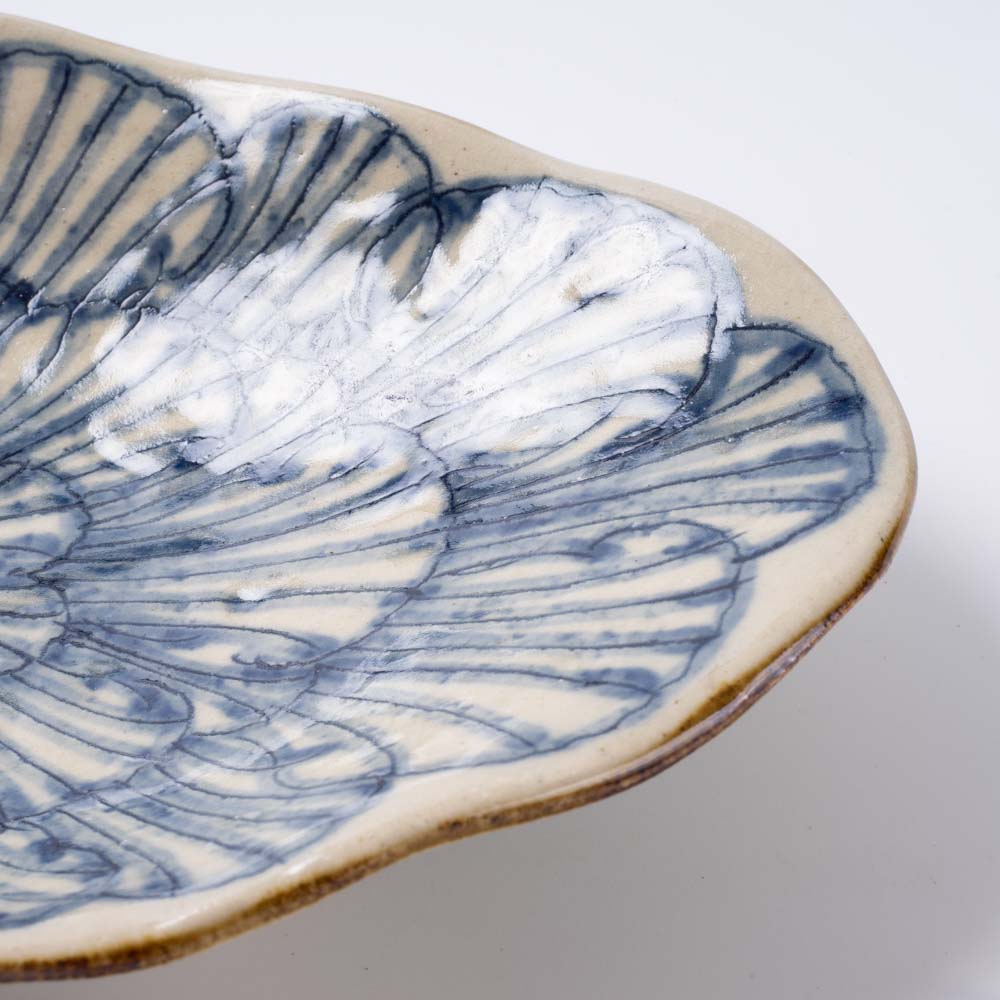 作家 加藤芳平 牡丹花 舟形皿(青) 作家 加藤芳平 陶磁器作家もの