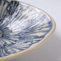 作家 加藤芳平 牡丹花 菱形小皿(青) 作家 加藤芳平 陶磁器作家もの