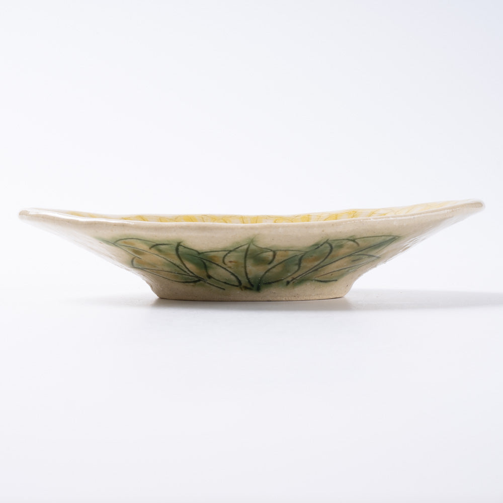 作家 加藤芳平 牡丹花 菱形小皿(黄) 作家 加藤芳平 陶磁器作家もの