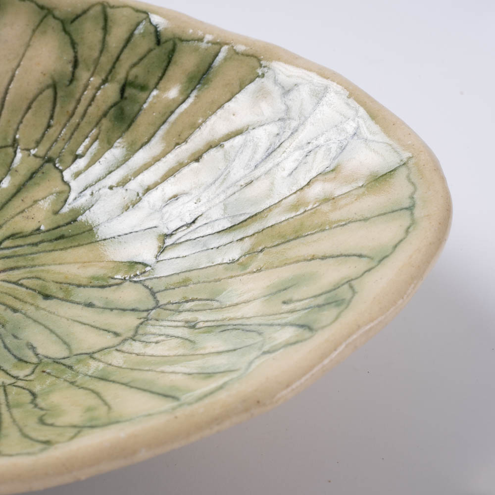作家 加藤芳平 牡丹花 菱形小皿(緑) 作家 加藤芳平 陶磁器作家もの