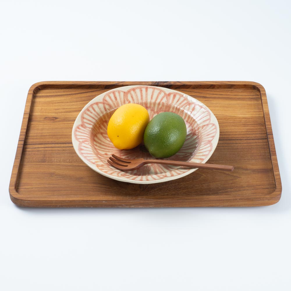 作家 加藤芳平 牡丹花 ゆらりリム深皿（赤） ¥4,730 大人の焼き物