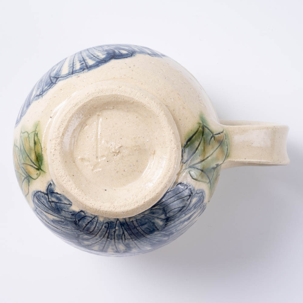 作家 加藤芳平 舞牡丹 マグカップ(青) 作家 加藤芳平 陶磁器作家もの