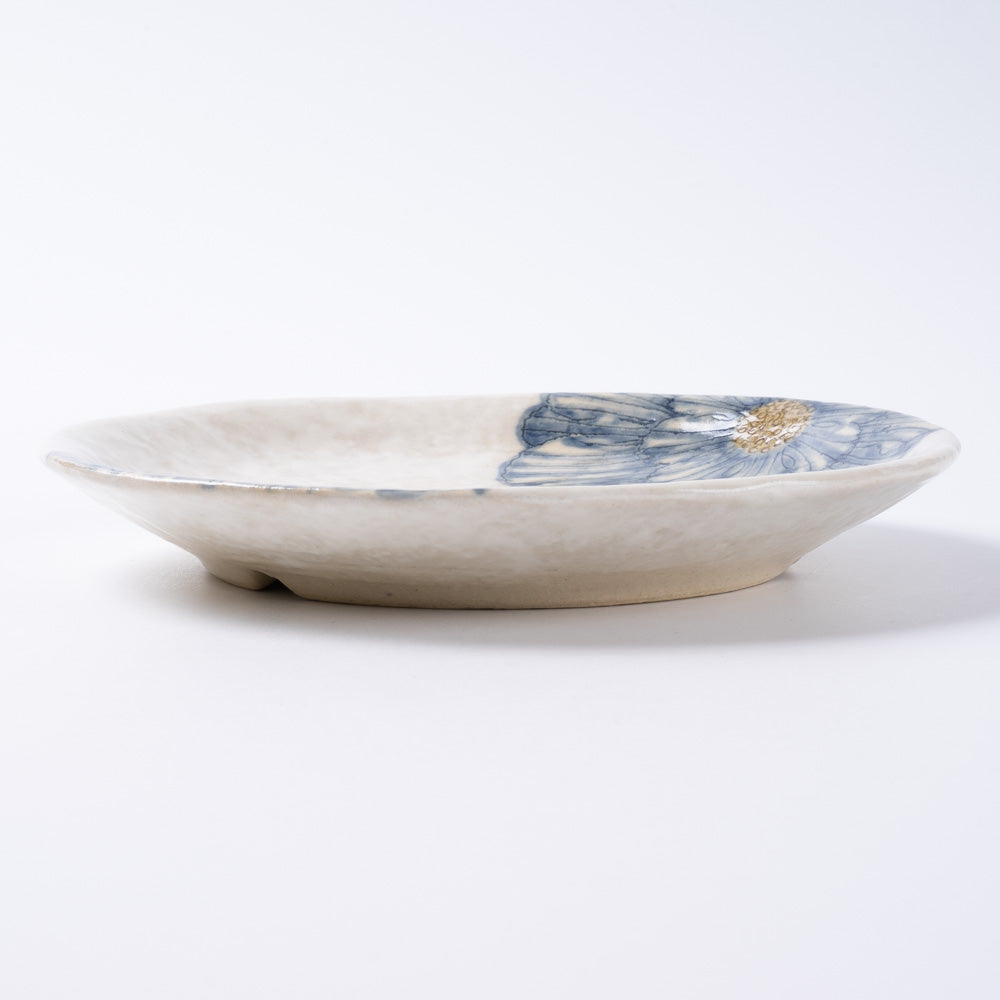 作家 加藤芳平 粉引地 舞牡丹 5.5寸 丸皿(青) 作家 加藤芳平 陶磁器作家もの