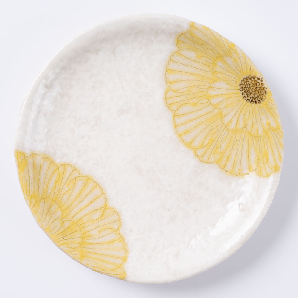 作家 加藤芳平 粉引地 舞牡丹 5.5寸 丸皿(黄) 作家 加藤芳平 陶磁器作家もの