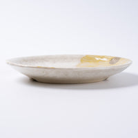 作家 加藤芳平 粉引地 舞牡丹 5.5寸 丸皿(黄) 作家 加藤芳平 陶磁器作家もの