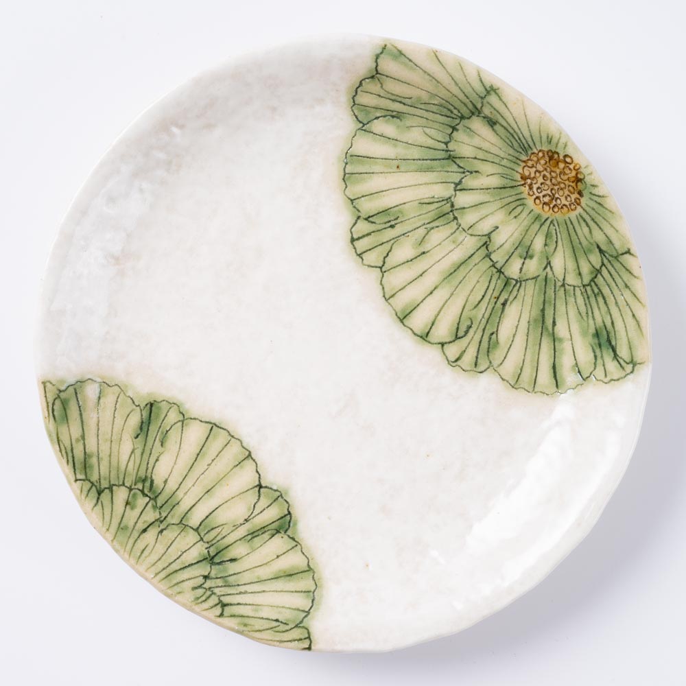 作家 加藤芳平 粉引地 舞牡丹 5.5寸 丸皿(緑) 作家 加藤芳平 陶磁器作家もの