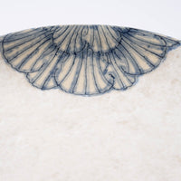 作家 加藤芳平 粉引地 舞牡丹 6.5寸 丸皿(青) 作家 加藤芳平 陶磁器作家もの