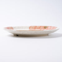 作家 加藤芳平 粉引地 舞牡丹 7.5寸 丸皿(赤) 作家 加藤芳平 陶磁器作家もの