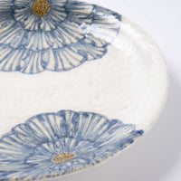 作家 加藤芳平 粉引地 舞牡丹 7.5寸 丸皿(青) 作家 加藤芳平 陶磁器作家もの