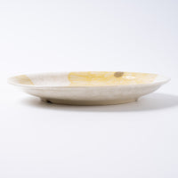 作家 加藤芳平 粉引地 舞牡丹 7.5寸 丸皿(黄) 作家 加藤芳平 陶磁器作家もの