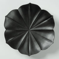 臼杵焼 稜花蓮弁皿 S(黒釉) 臼杵焼 USUKIYAKI研究所 臼杵焼