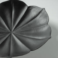 臼杵焼 稜花蓮弁皿 S(黒釉) 臼杵焼 USUKIYAKI研究所 臼杵焼