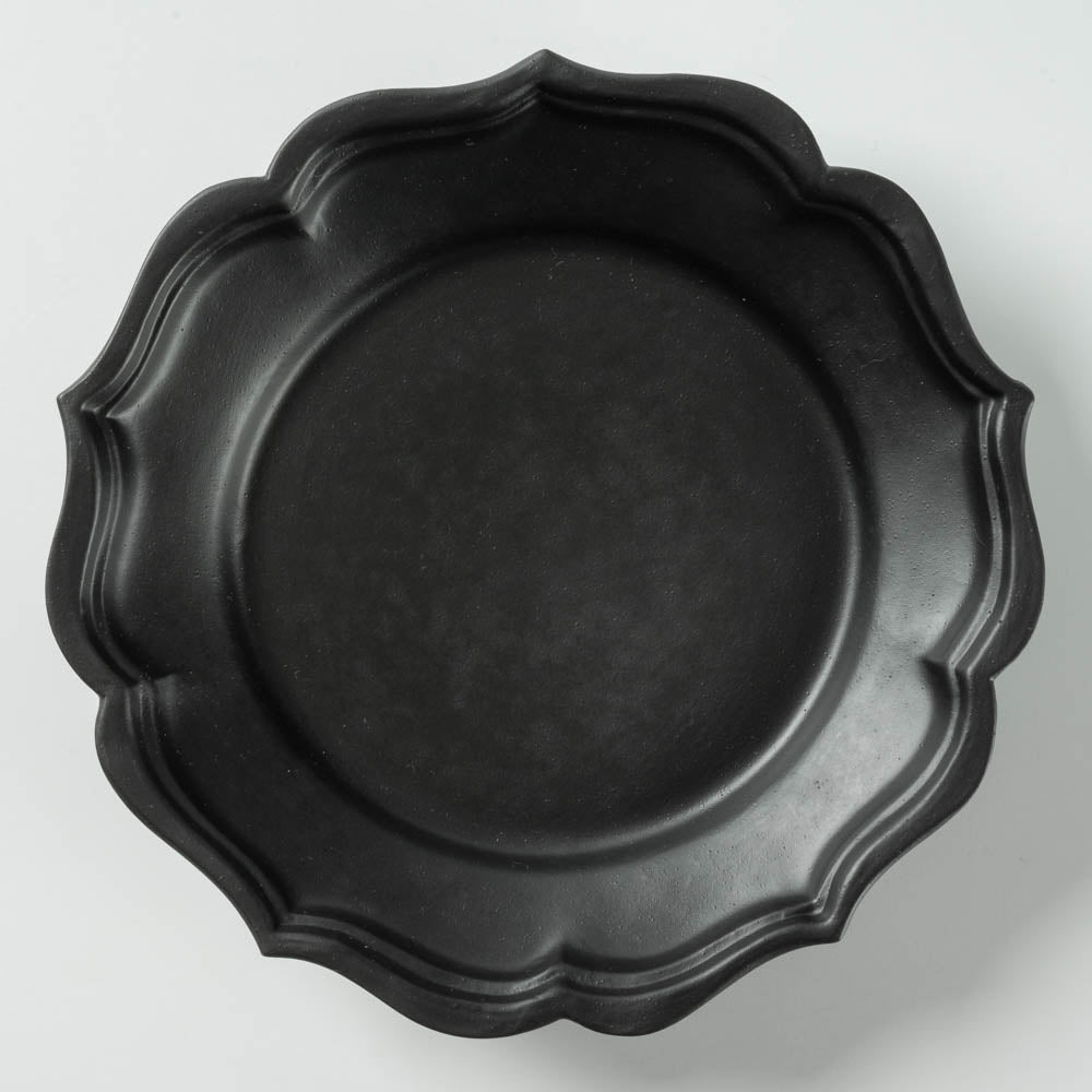 S（黒釉）　–　大人の焼き物　臼杵焼　稜花リム皿