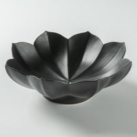 臼杵焼 稜花小鉢(黒釉) 臼杵焼 USUKIYAKI研究所 臼杵焼