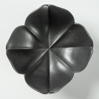 臼杵焼 稜花四弁小鉢(黒釉) 臼杵焼 USUKIYAKI研究所 臼杵焼