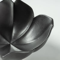 臼杵焼 稜花四弁小鉢(黒釉) 臼杵焼 USUKIYAKI研究所 臼杵焼