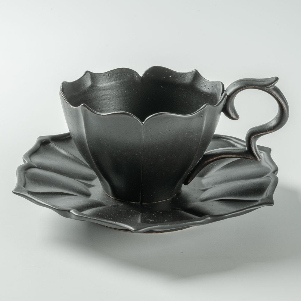 臼杵焼 稜花ティーカップ&ソーサー（黒釉） – 大人の焼き物