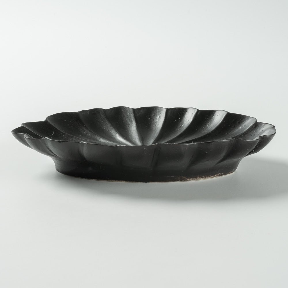 臼杵焼 菊花オーバル豆皿(黒釉) 臼杵焼 USUKIYAKI研究所 臼杵焼