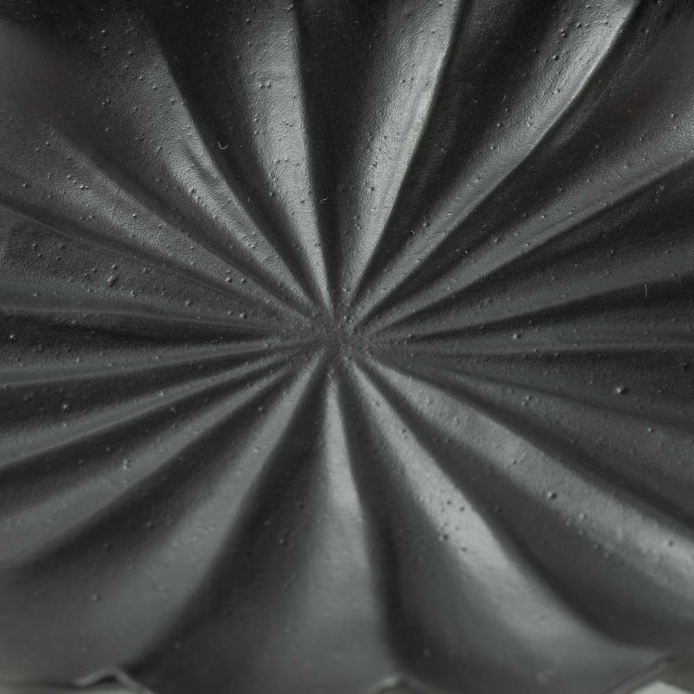 臼杵焼 菊花オーバル豆皿(黒釉) 臼杵焼 USUKIYAKI研究所 臼杵焼