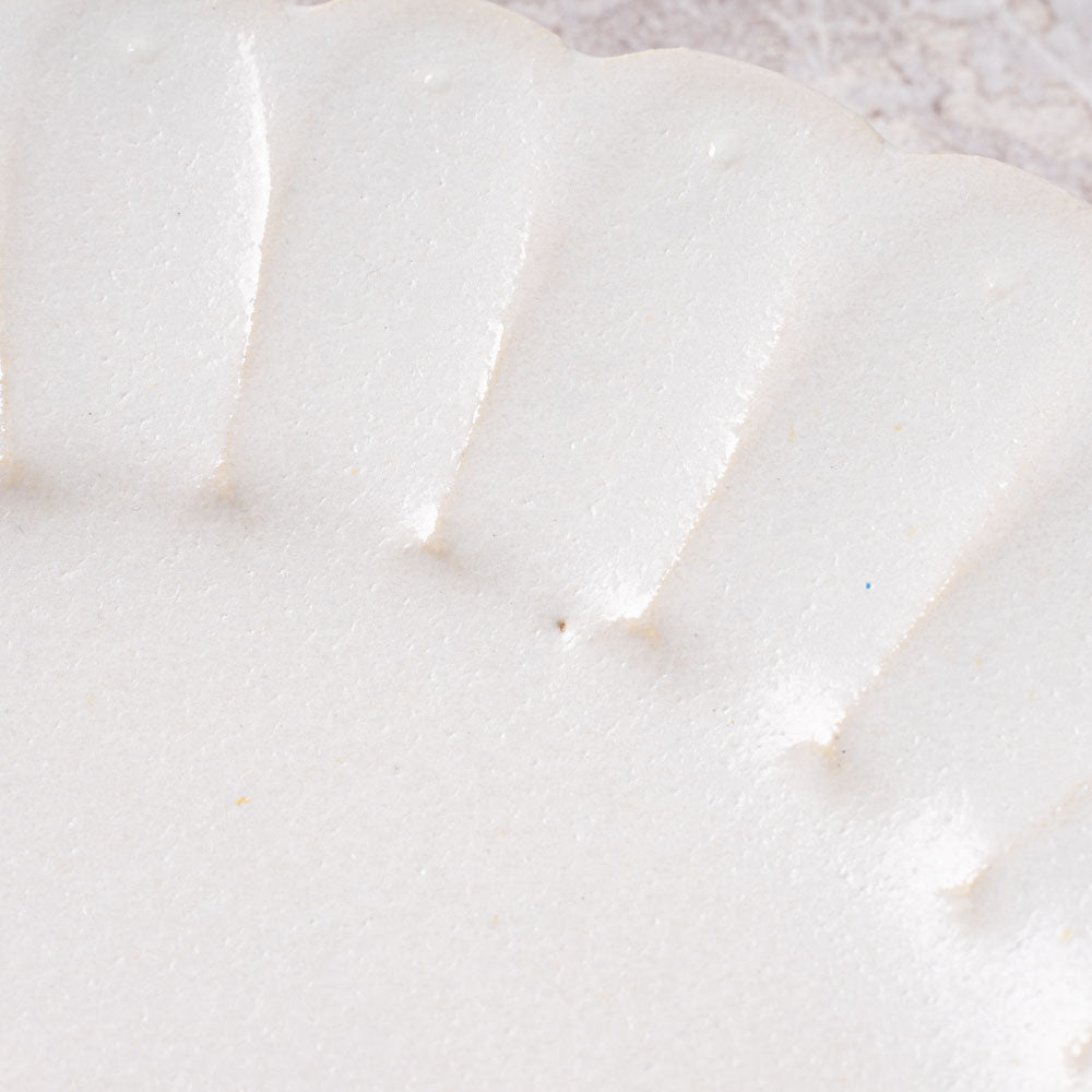 アトリエ野恵 しのぎ中皿(ホワイト) アトリエ野恵 陶磁器作家もの