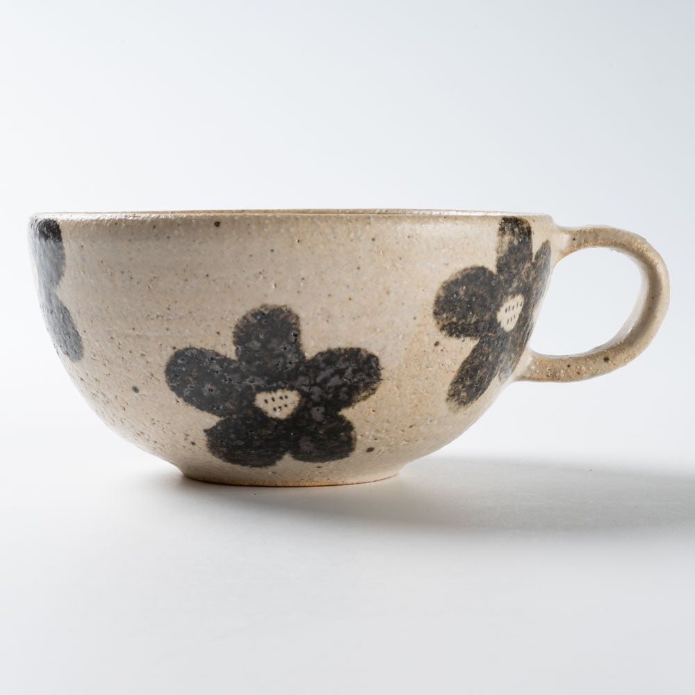 作家　陶芸作家　赤絵　渦巻き　スープカップ　マグカップ　ラテマグ メルカリ便】人気陶芸作家 苧坂恒治作 渦赤絵 手描き マグカップ