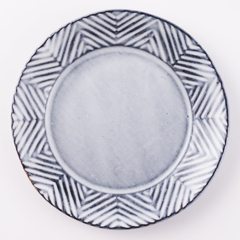 萩焼 松光山 矢羽根6寸皿 グレー ¥2,530 大人の焼き物