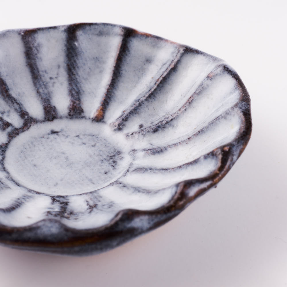 萩焼 松光山 菊花箸置き グレー 萩焼 松光山 萩焼