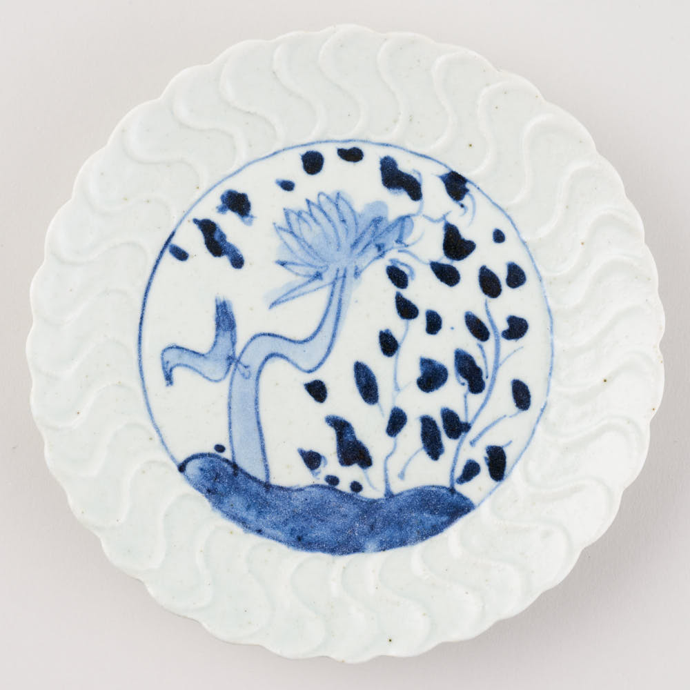 作家 吉田崇昭 染付鉤陽刻皿 作家 吉田崇昭 陶磁器作家もの