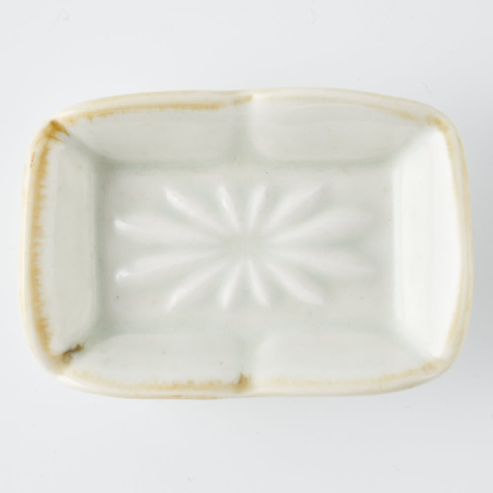 作家 水谷和音 はなびら豆皿(灰釉) 作家 水谷和音 陶磁器作家もの